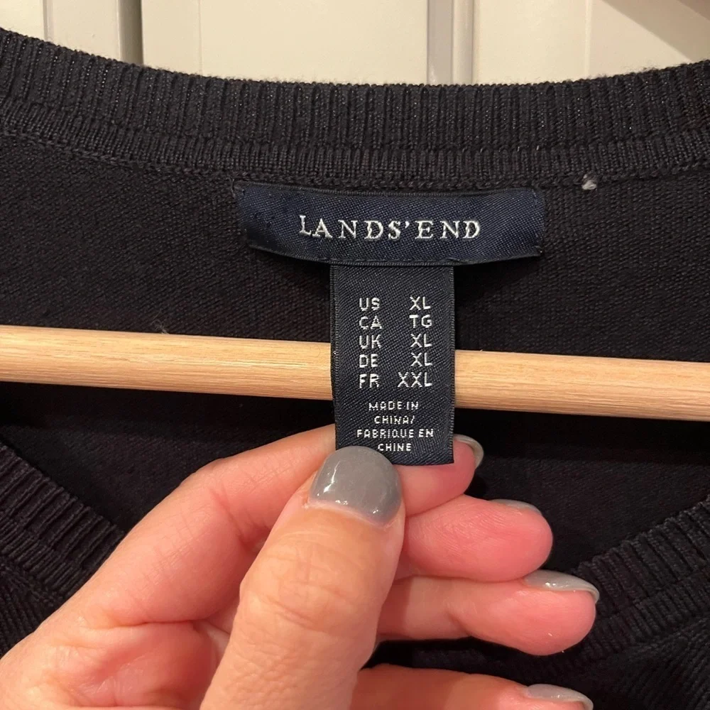 Vintage Land’s End women’s Southwest Airlines V-neck navy sweater